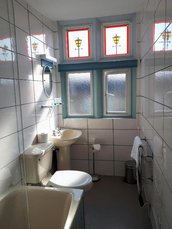Oyo No 3 Hotel Bath Eksteriør billede