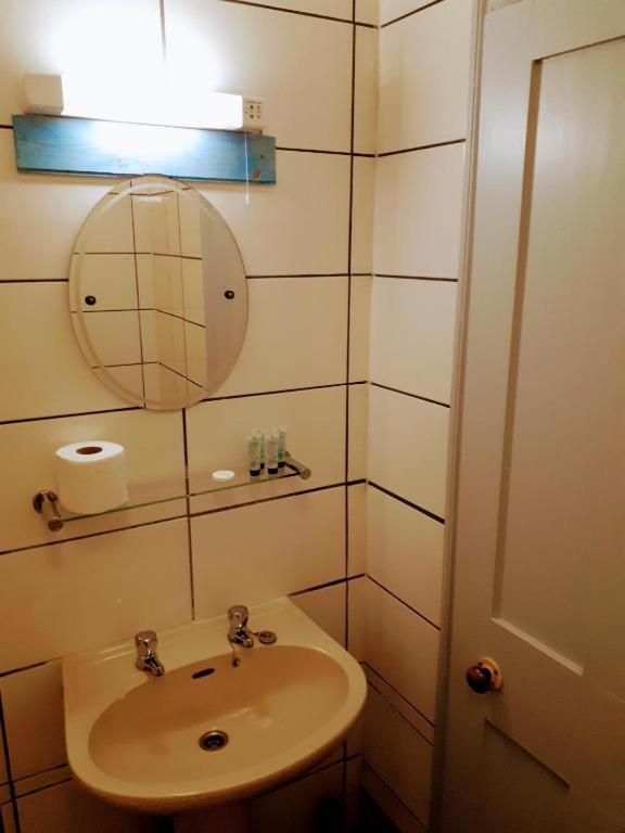 Oyo No 3 Hotel Bath Eksteriør billede